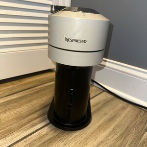 Nespresso Vertuo Next Espresso Coffee Maker Machine Amazing Condition